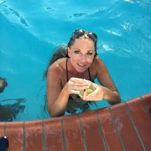 Meet your Posher, Holly